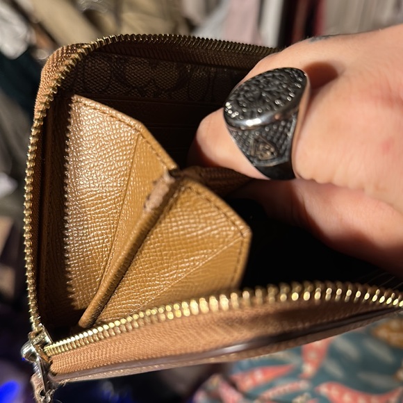 NWOT COACH LEATHER WALLET!! - Picture 5 of 13